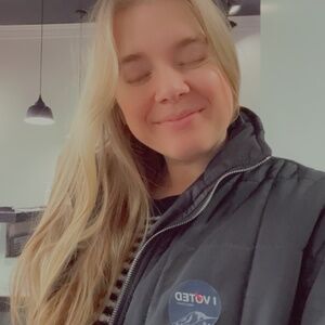 Meet your Posher, Karen 🌞🌻